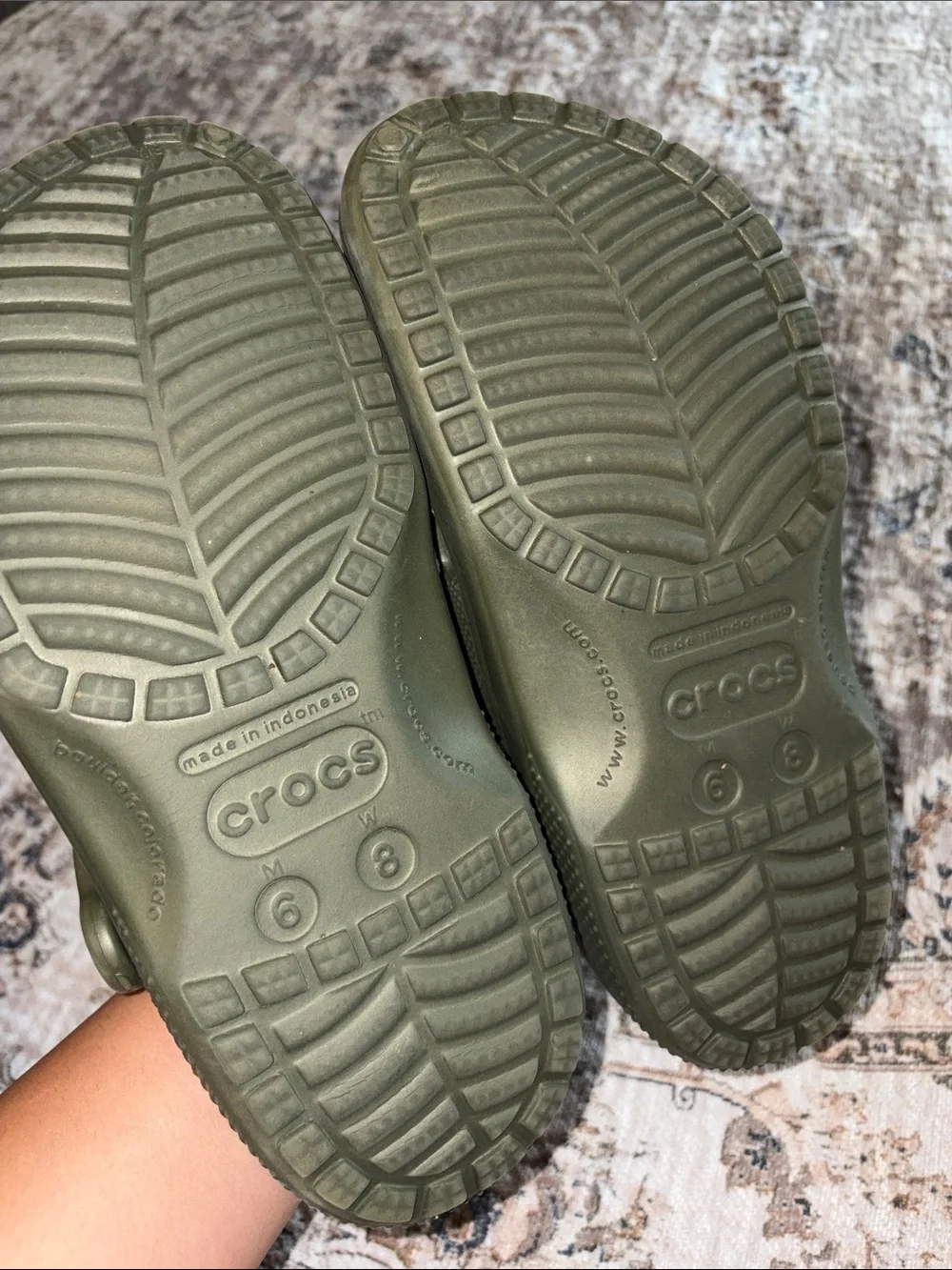 CROCS lightweight easy clean